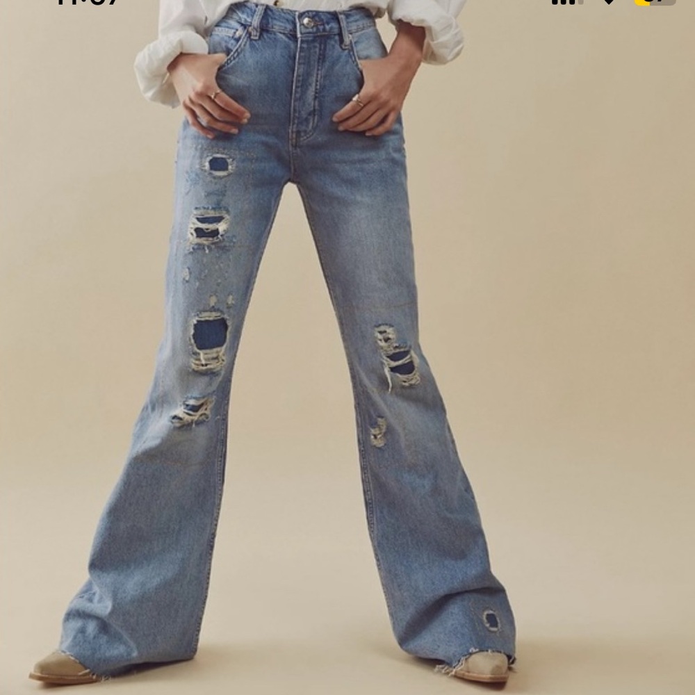 Free People Graceland Relaxed Flare Jeans, size 26 (fits like a 27)